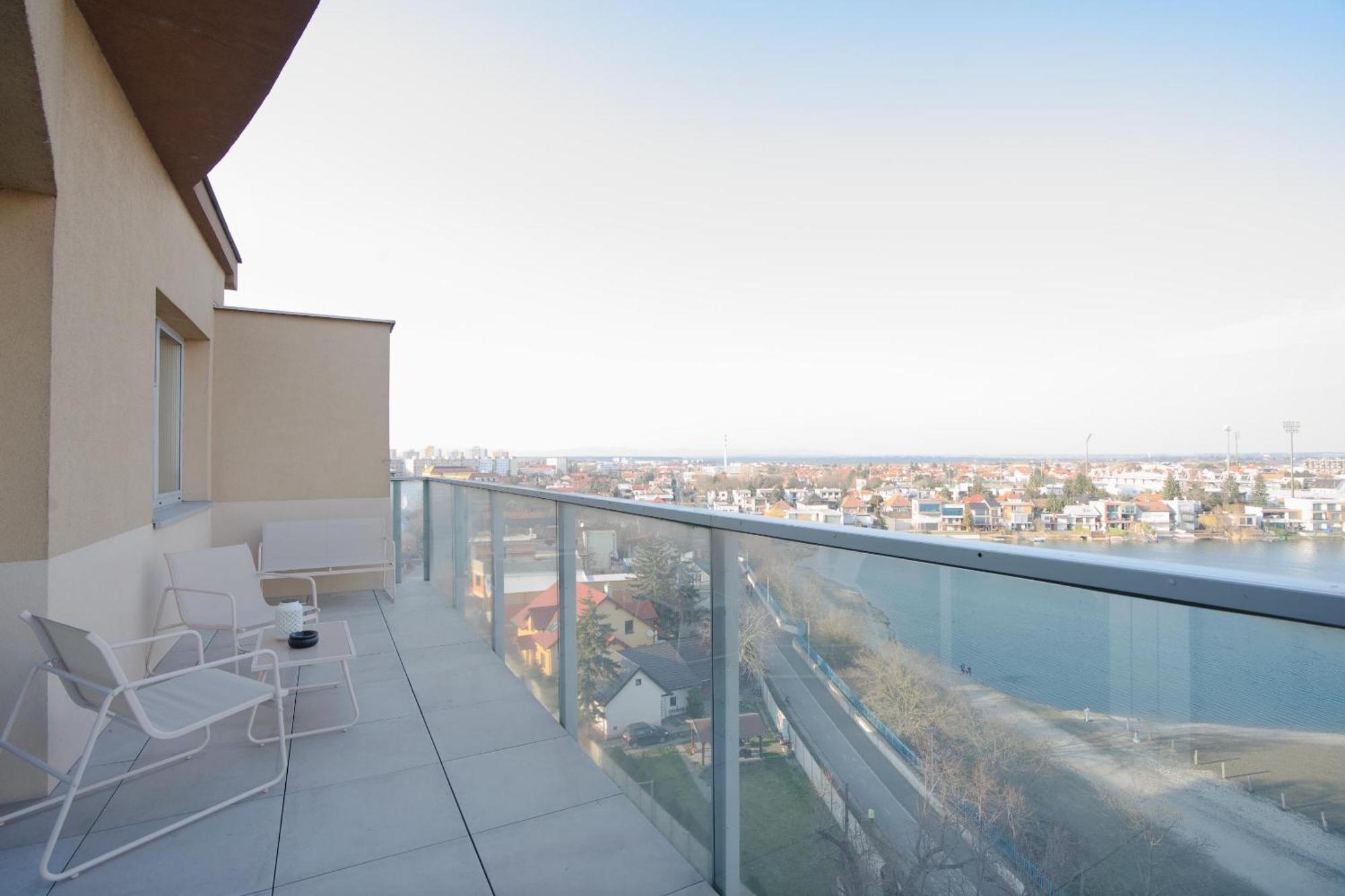 Luxusny Penthouse Nad Jazerami 230 M2, 3X Garaz, Wifi Apartment Senec Bagian luar foto